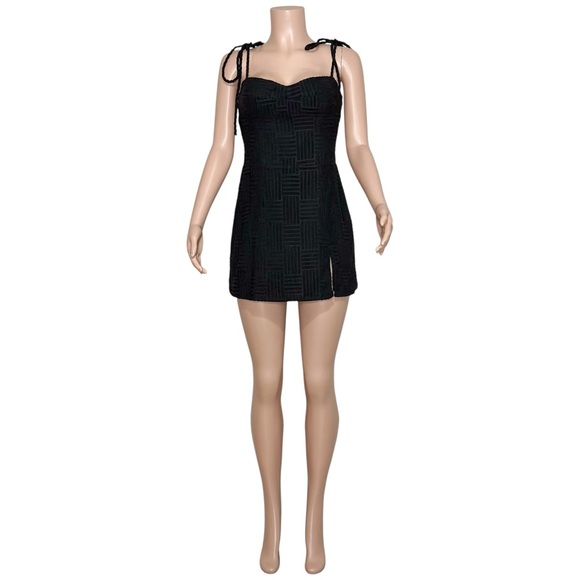 NEW AMANDA UPRICHARD Taylor Skort Romper, Black, Medium - Picture 10 of 12